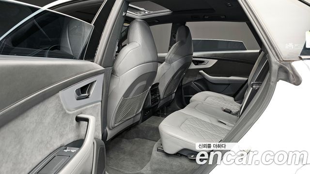 Audi Q8 2022 — photo 10