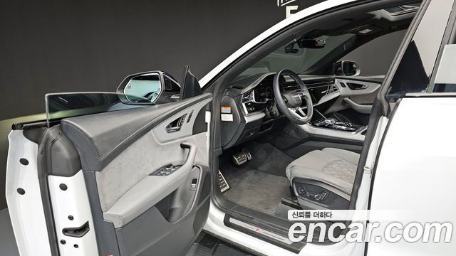 Audi Q8 2022 — photo 11