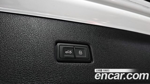 Audi Q8 2022 — photo 18