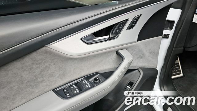 Audi Q8 2022 — photo 20