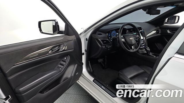 Cadillac CTS 2018 — photo 11