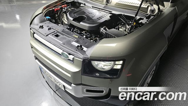 Land Rover Defender 2022 — photo 6