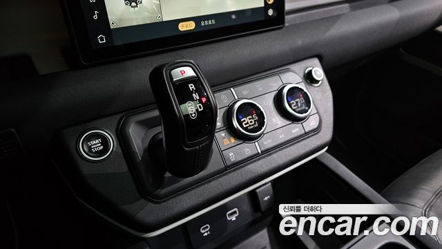 Land Rover Defender 2022 — photo 9