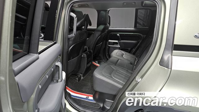 Land Rover Defender 2022 — photo 11
