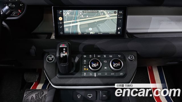 Land Rover Defender 2022 — photo 14