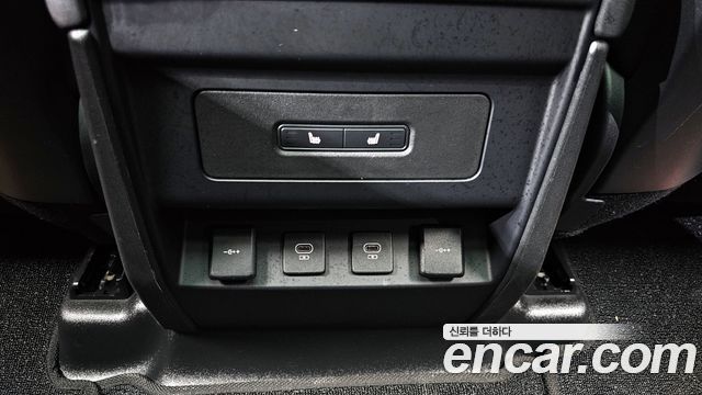 Land Rover Defender 2022 — photo 17