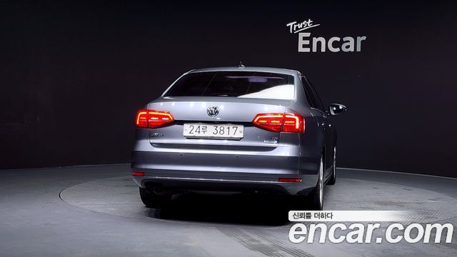 Volkswagen Jetta 2015 — photo 4