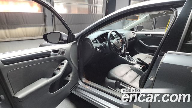 Volkswagen Jetta 2015 — photo 10