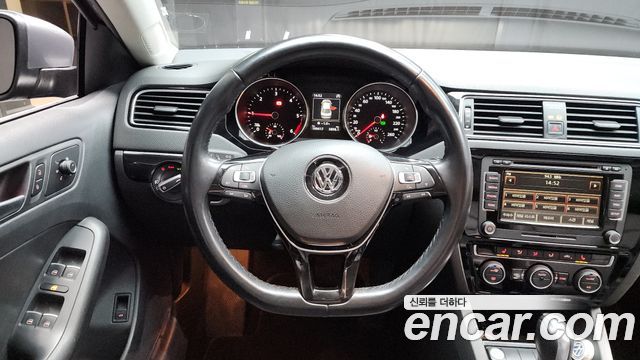 Volkswagen Jetta 2015 — photo 13