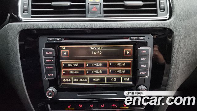 Volkswagen Jetta 2015 — photo 14