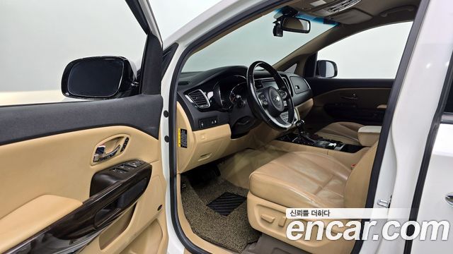Kia Canival 2016 — photo 11