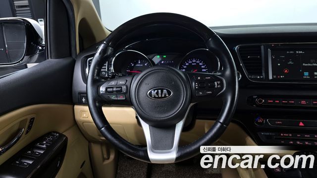 Kia Canival 2016 — photo 13