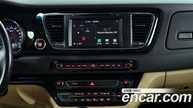 Kia Canival 2016 — photo 16