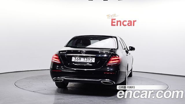 Mercedes-Benz E-Class 2017 — photo 4