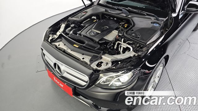 Mercedes-Benz E-Class 2017 — photo 6
