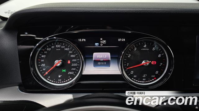 Mercedes-Benz E-Class 2017 — photo 8