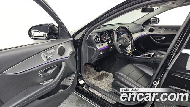 Mercedes-Benz E-Class 2017 — photo 10