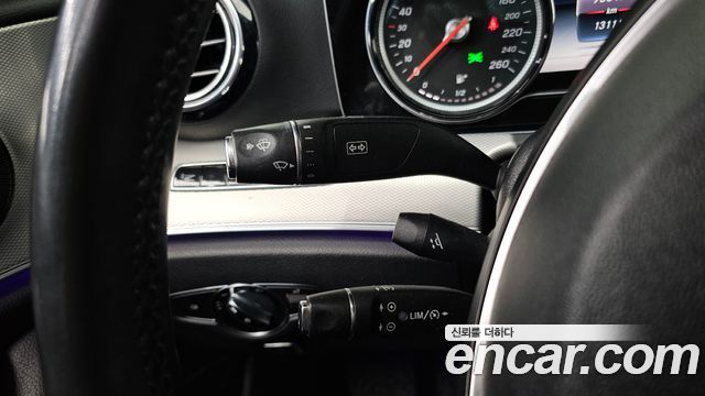 Mercedes-Benz E-Class 2017 — photo 14