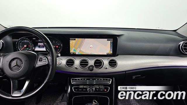 Mercedes-Benz E-Class 2017 — photo 16
