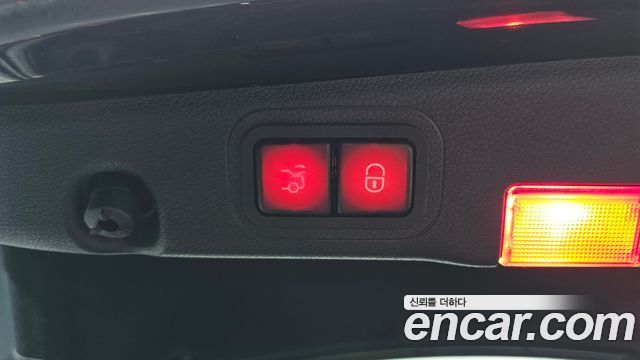 Mercedes-Benz E-Class 2017 — photo 20