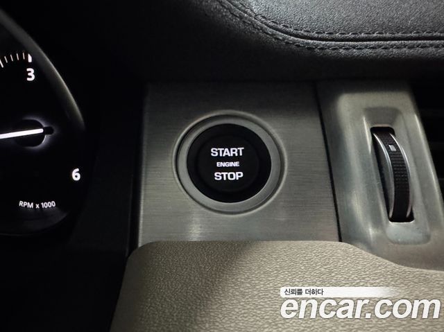 Land Rover Range Rover Evoque 2018 — photo 18