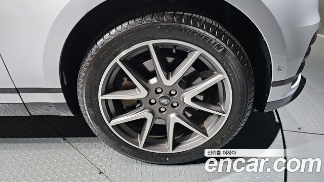 Land Rover Range Rover Velar 2024 — photo 5