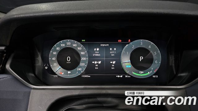 Land Rover Range Rover Velar 2024 — photo 8