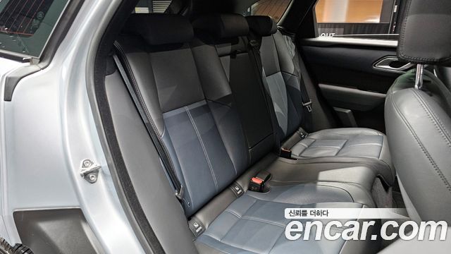 Land Rover Range Rover Velar 2024 — photo 12