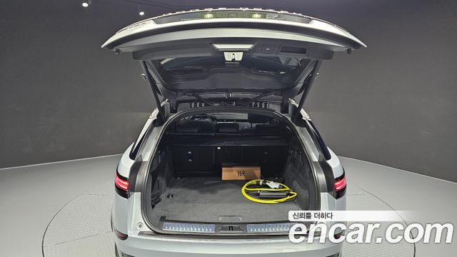 Land Rover Range Rover Velar 2024 — photo 20