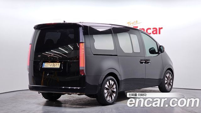 Hyundai Staria 2023 — photo 2