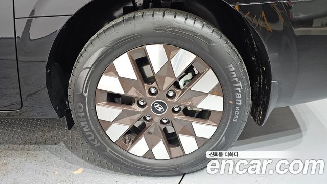 Hyundai Staria 2023 — photo 5