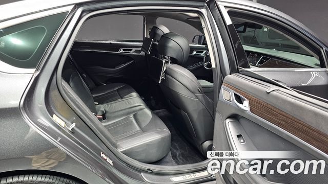 Genesis G80 2019 — photo 11