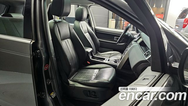 Land Rover Discovery Sport 2018 — photo 12