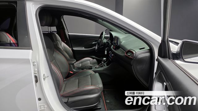 Hyundai i30 2017 — photo 10