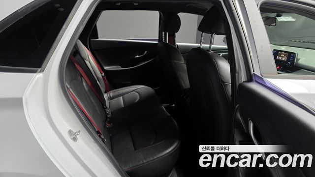 Hyundai i30 2017 — photo 12