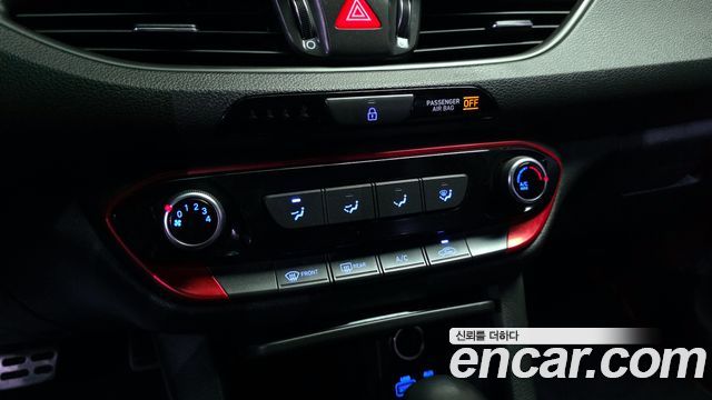 Hyundai i30 2017 — photo 16