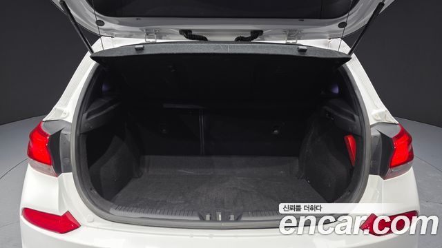 Hyundai i30 2017 — photo 20