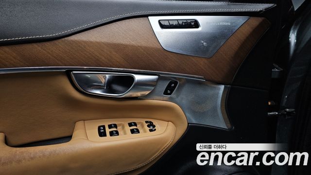 Volvo XC90 2017 — photo 18