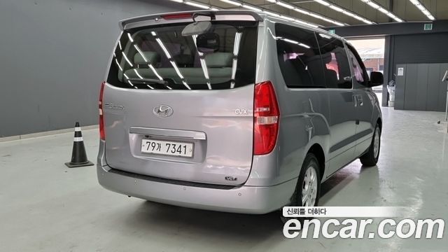 Hyundai Starex 2011 — photo 2