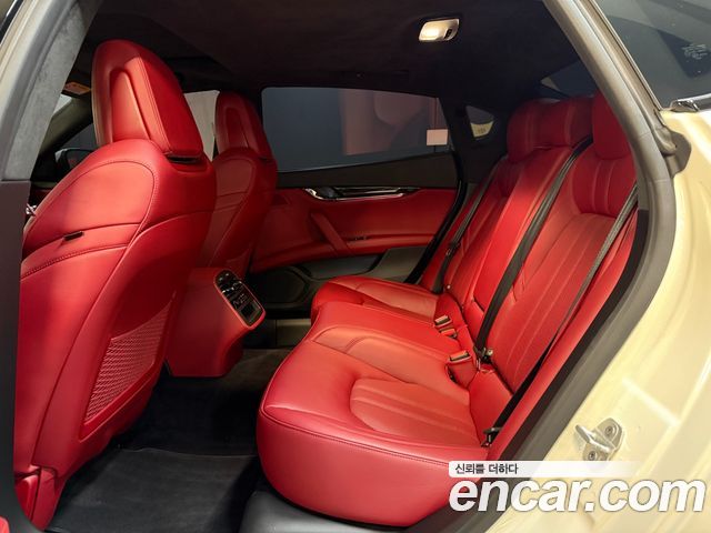 Maserati Quattroporte 2017 — photo 9