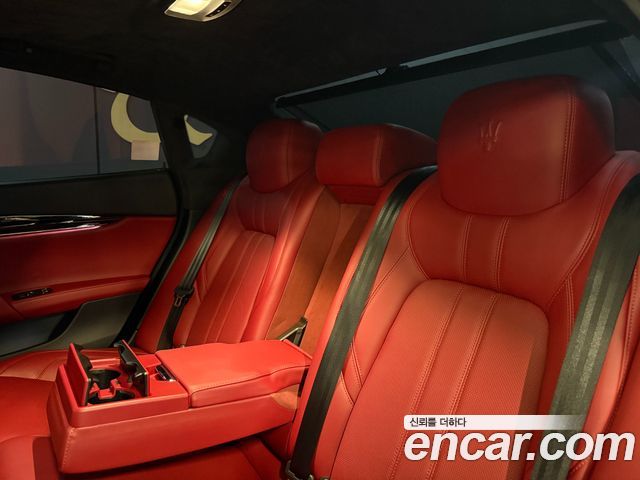 Maserati Quattroporte 2017 — photo 10