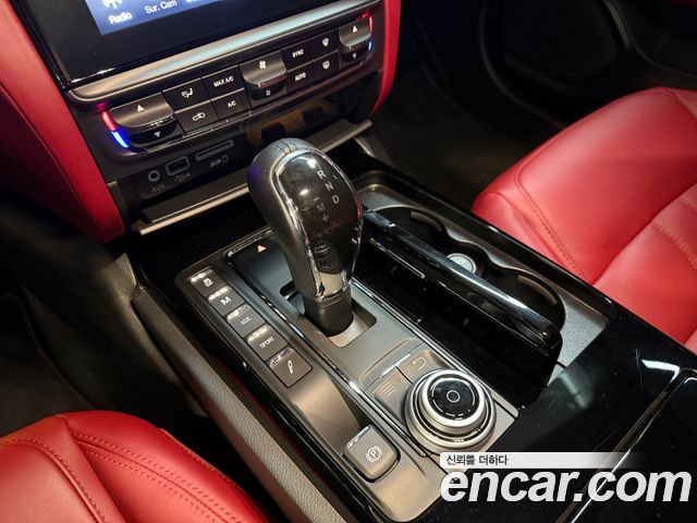 Maserati Quattroporte 2017 — photo 16