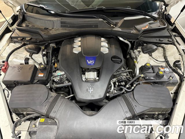 Maserati Quattroporte 2017 — photo 18