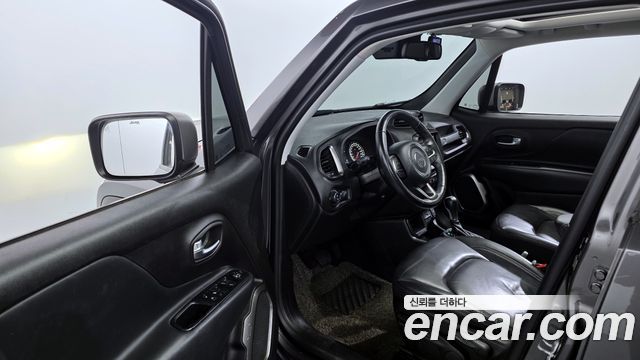 Jeep Renegade 2019 — photo 10