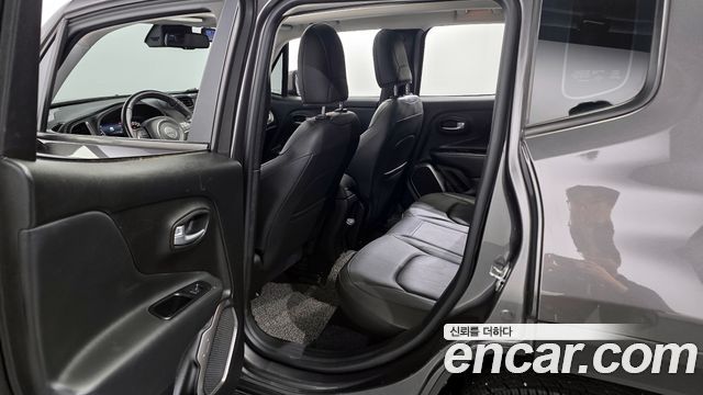Jeep Renegade 2019 — photo 11