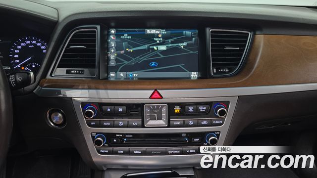 Genesis G80 2017 — photo 15