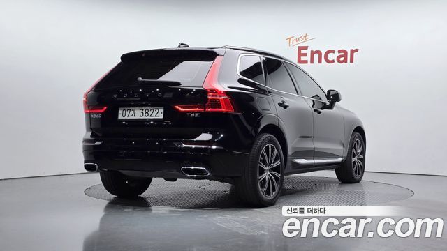Volvo XC60 2019 — photo 2