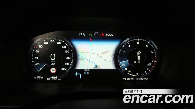 Volvo XC60 2019 — photo 8