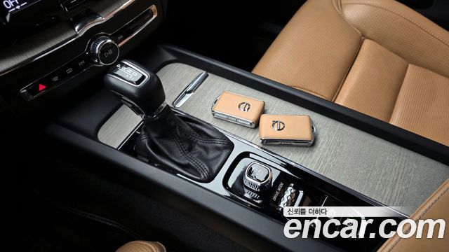 Volvo XC60 2019 — photo 9