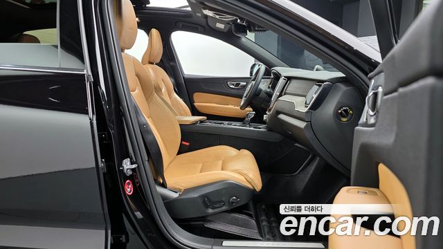 Volvo XC60 2019 — photo 10
